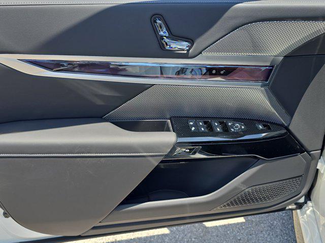 new 2025 BMW 760 car, priced at $132,125