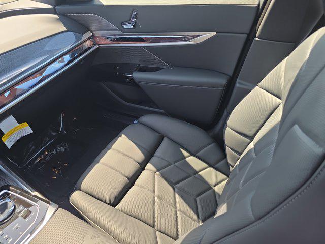 new 2025 BMW 760 car, priced at $132,125