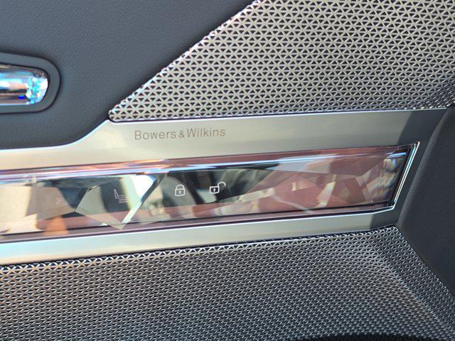 new 2025 BMW 760 car, priced at $132,125