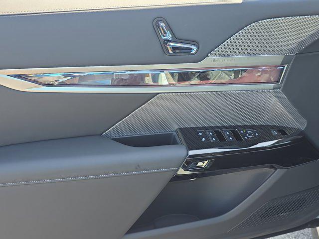 new 2025 BMW 760 car, priced at $132,125