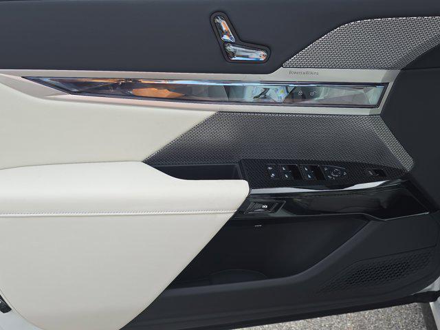 new 2025 BMW 760 car, priced at $129,225