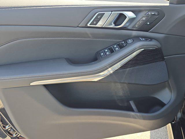 new 2026 BMW X7 car, priced at $92,325