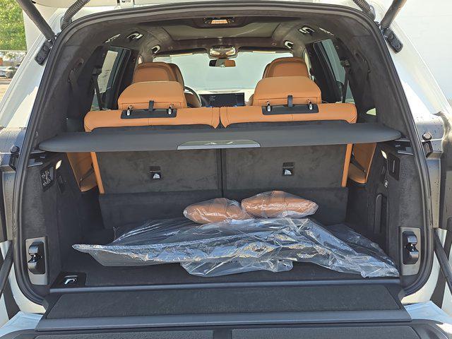 new 2026 BMW X7 car, priced at $100,075