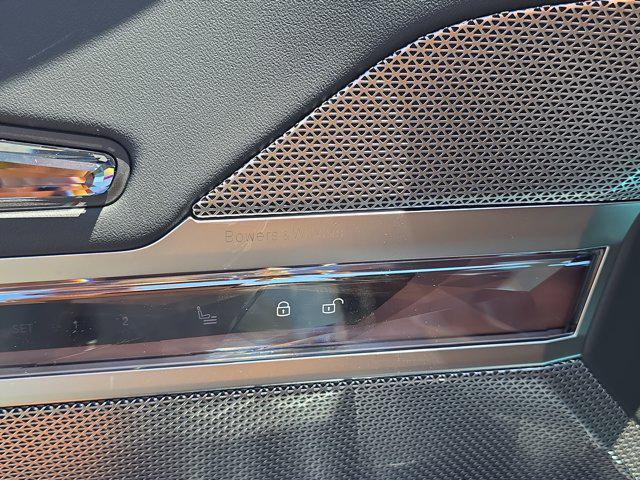 new 2025 BMW 760 car, priced at $125,325