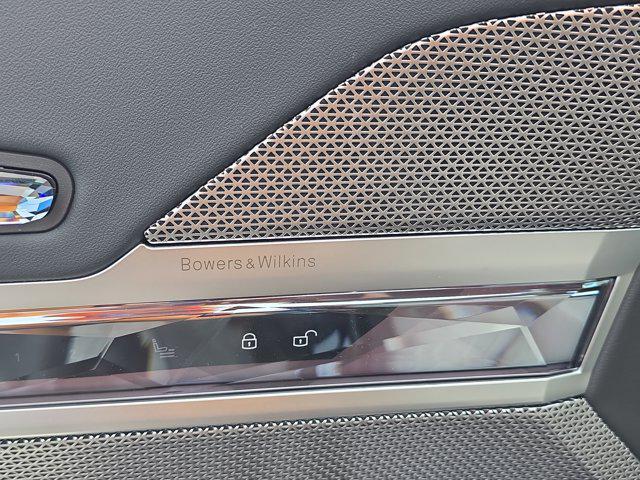 new 2025 BMW 760 car, priced at $129,225