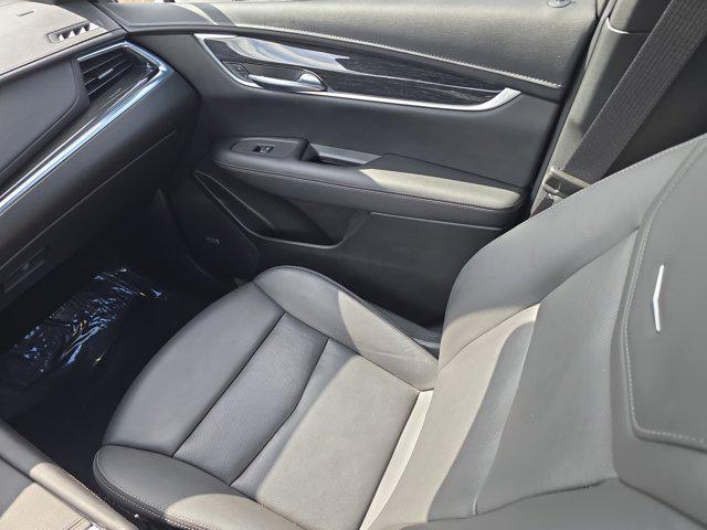 used 2022 Cadillac XT5 car, priced at $27,999