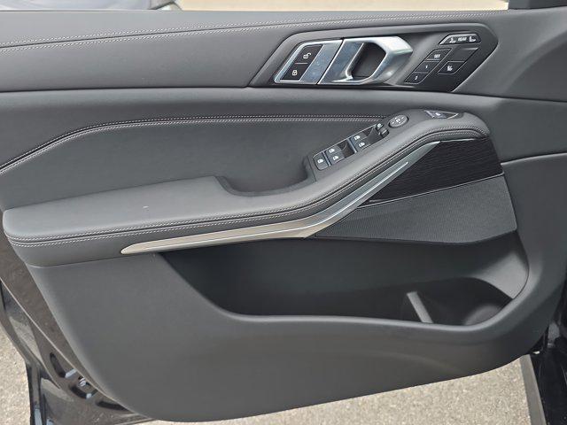 new 2026 BMW X7 car, priced at $92,485