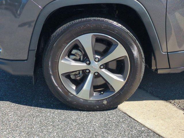 used 2020 Jeep Cherokee car, priced at $17,991