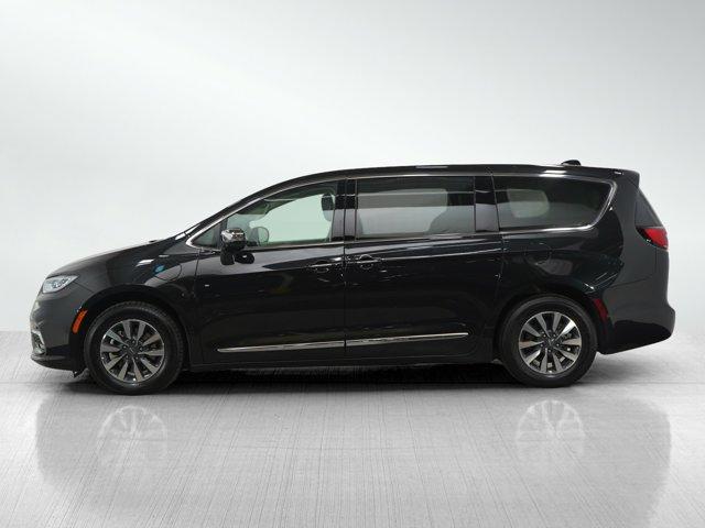 used 2023 Chrysler Pacifica Hybrid car, priced at $31,599