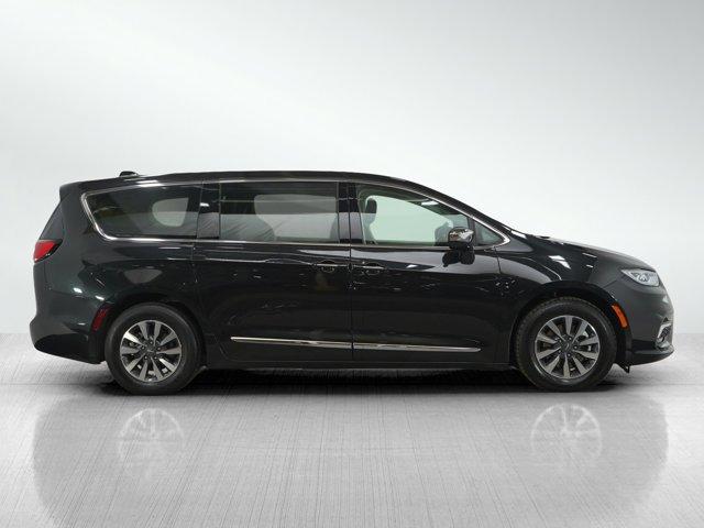 used 2023 Chrysler Pacifica Hybrid car, priced at $31,599