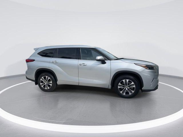 used 2022 Toyota Highlander car, priced at $37,180