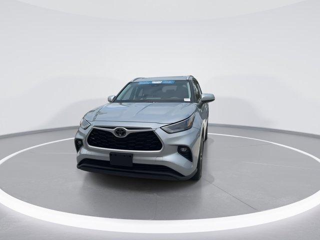 used 2022 Toyota Highlander car, priced at $37,180