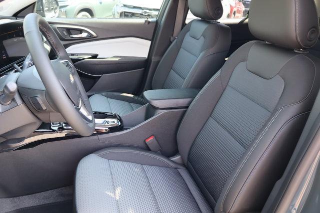 new 2025 Chevrolet Trax car, priced at $24,235