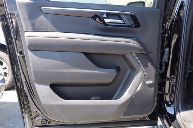 new 2025 Chevrolet Suburban car, priced at $76,595