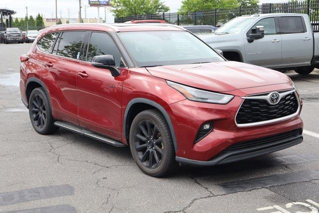 used 2022 Toyota Highlander car, priced at $35,281