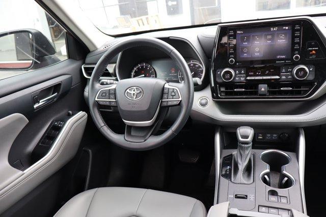 used 2022 Toyota Highlander car, priced at $35,281