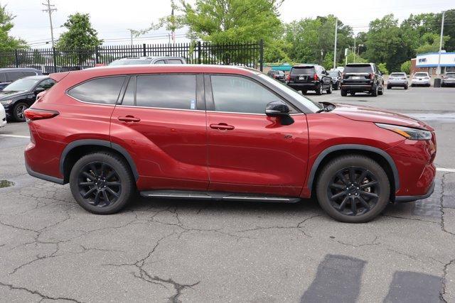 used 2022 Toyota Highlander car, priced at $35,281