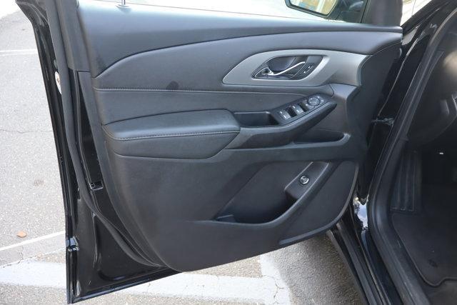 used 2023 Chevrolet Traverse car, priced at $32,459