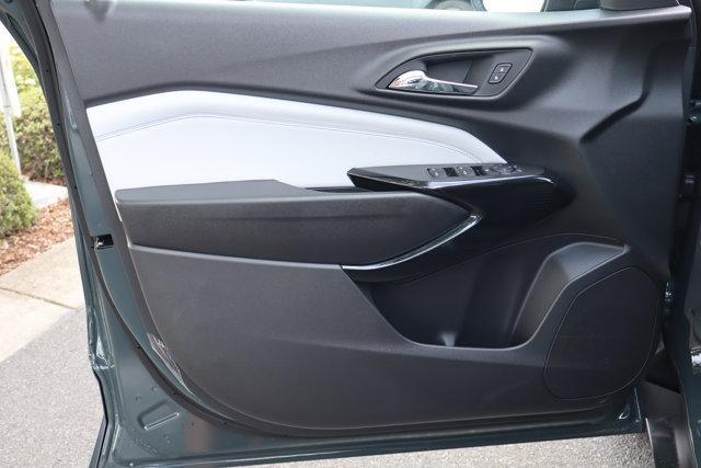 new 2025 Chevrolet Trax car, priced at $24,235