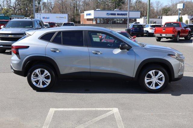 used 2024 Chevrolet Trax car, priced at $23,253