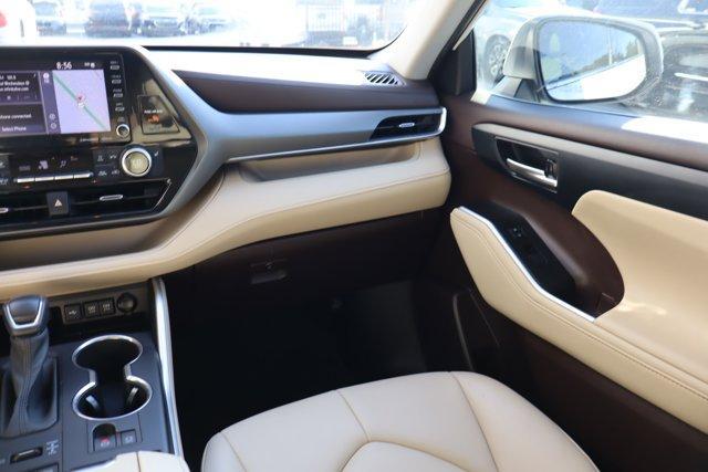 used 2021 Toyota Highlander car, priced at $33,449