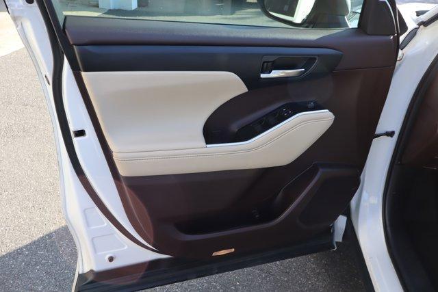 used 2021 Toyota Highlander car, priced at $33,449