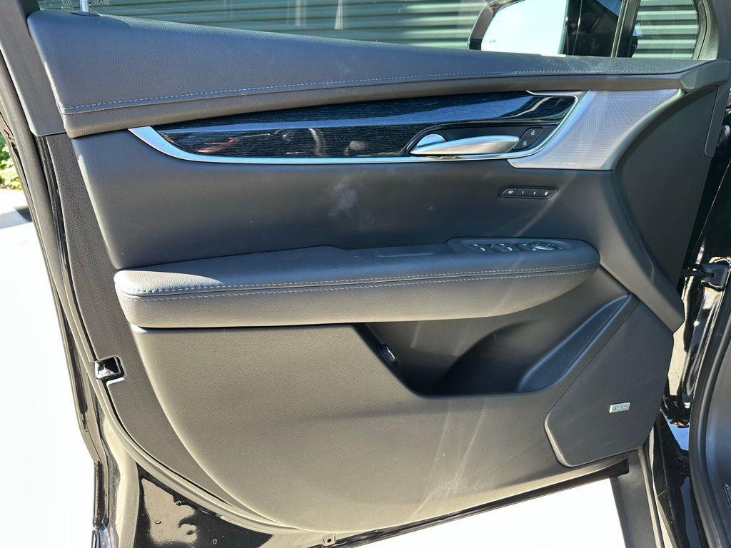 used 2025 Cadillac XT5 car, priced at $41,995