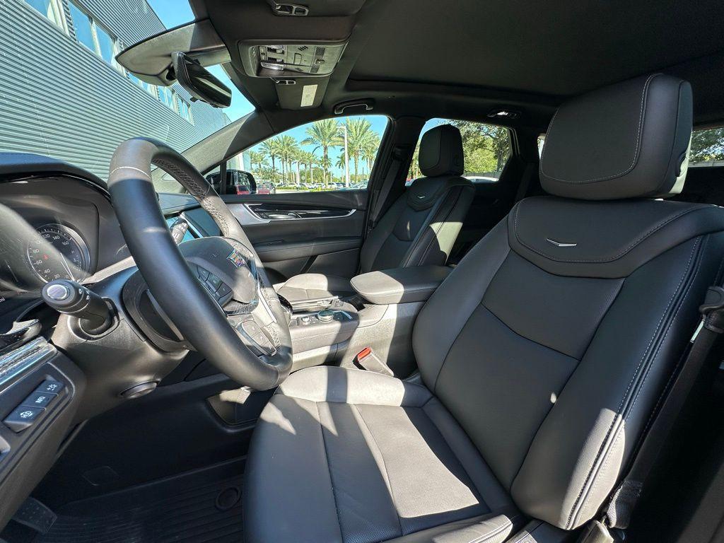 used 2025 Cadillac XT5 car, priced at $41,995