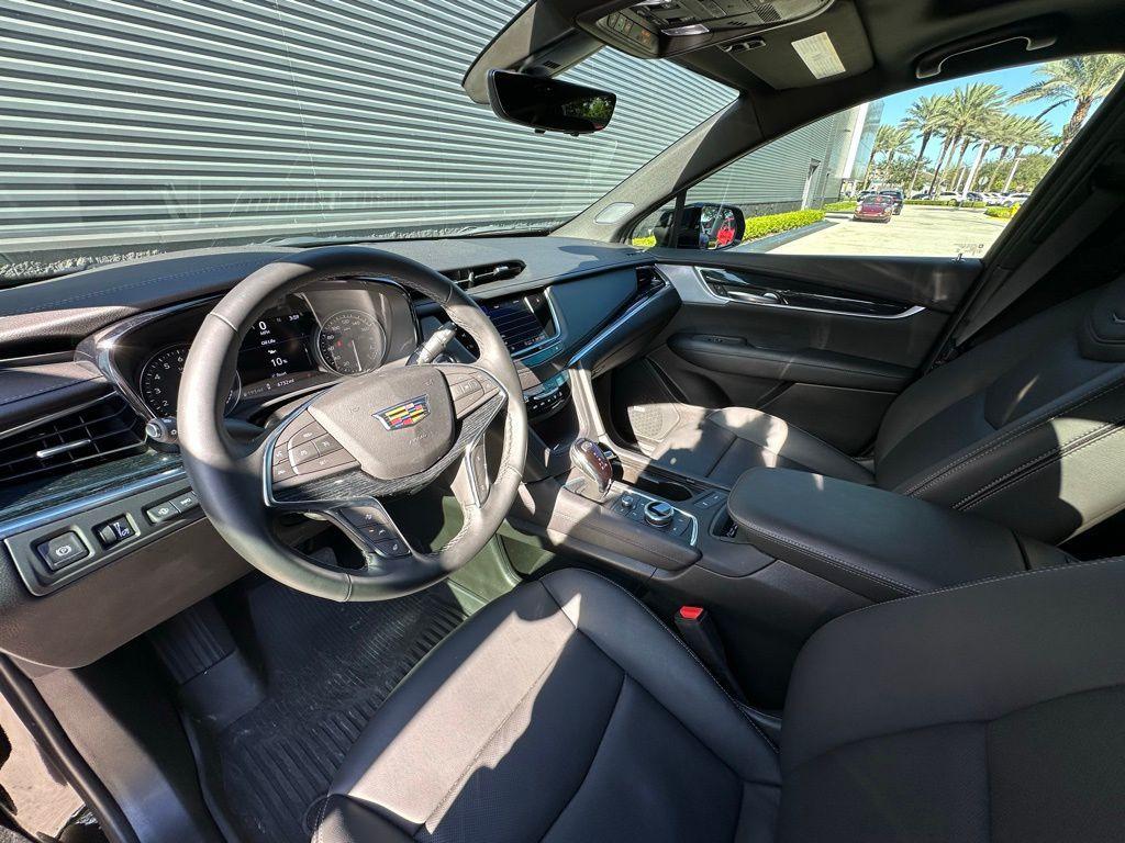 used 2025 Cadillac XT5 car, priced at $41,995