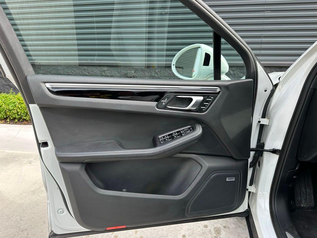 used 2023 Porsche Macan car
