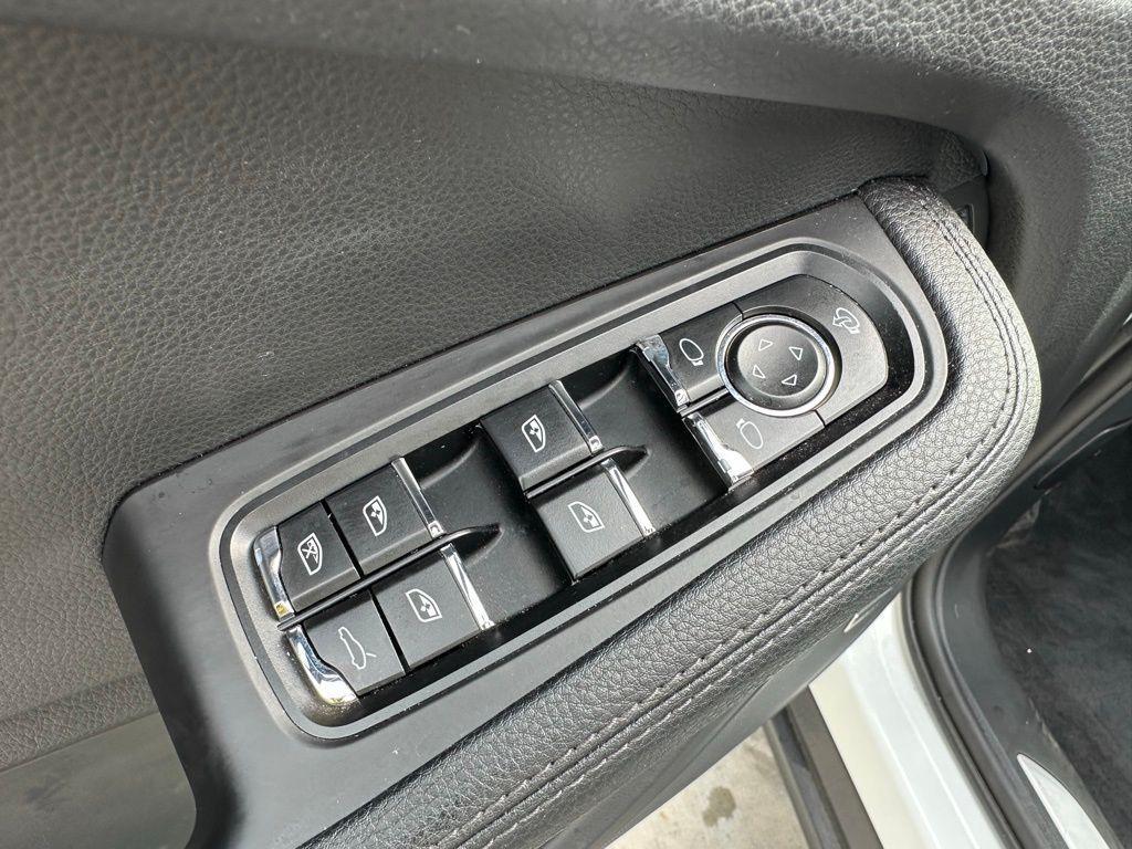 used 2023 Porsche Macan car
