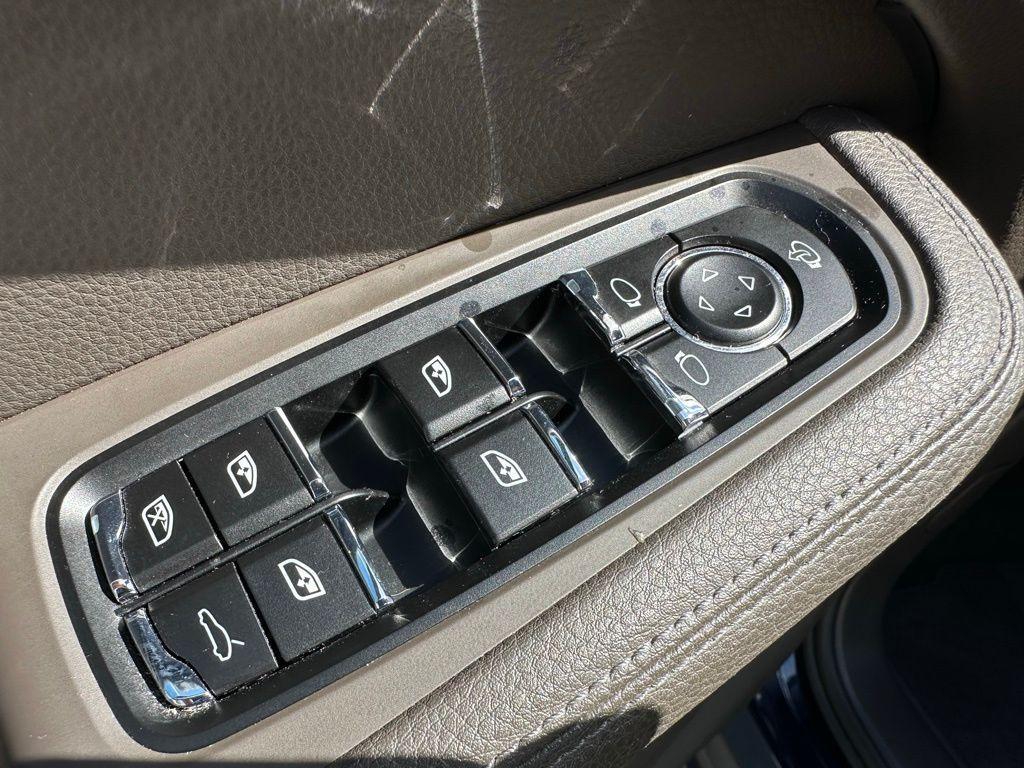 used 2020 Porsche Macan car, priced at $39,975