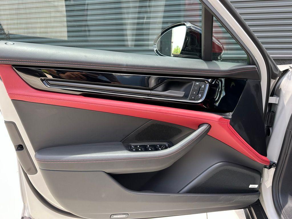 used 2025 Porsche Panamera e-Hybrid car