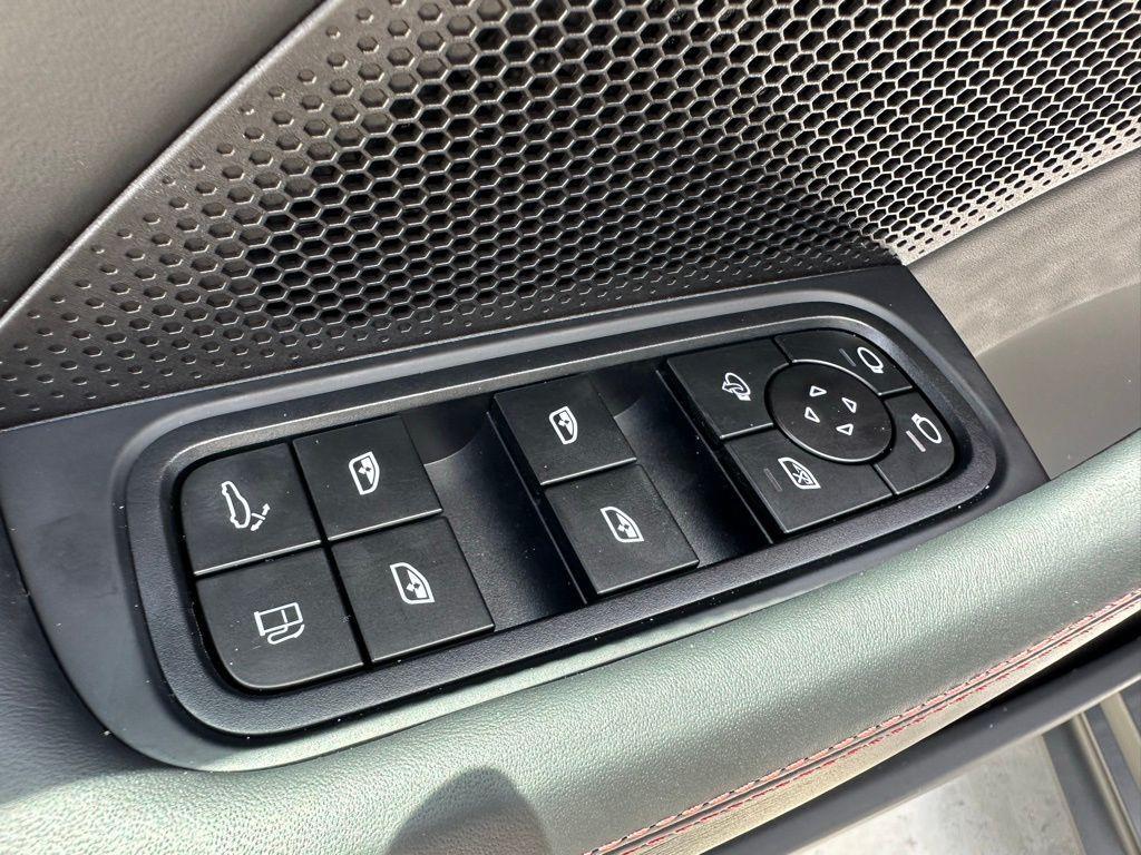 used 2025 Porsche Panamera e-Hybrid car