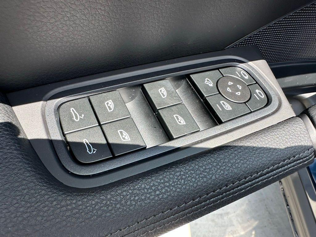 used 2025 Porsche Cayenne car, priced at $91,999