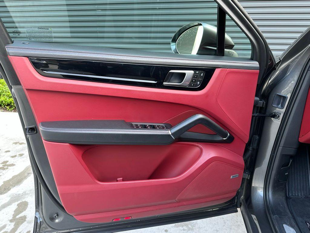 used 2022 Porsche Cayenne car