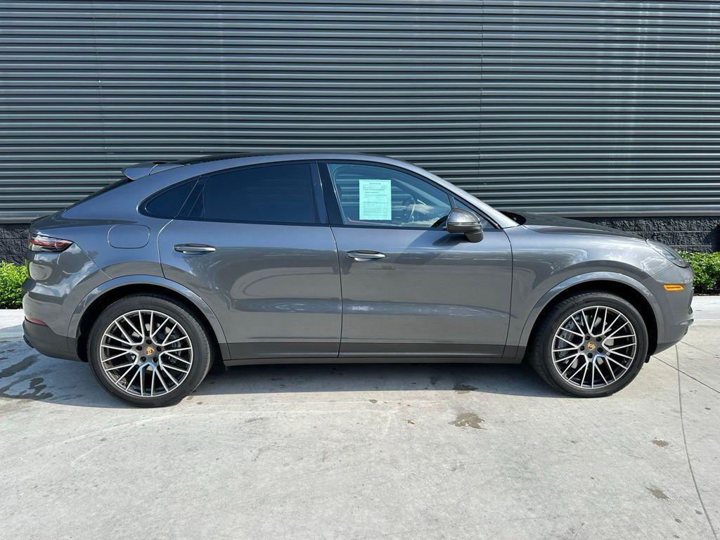 used 2022 Porsche Cayenne car
