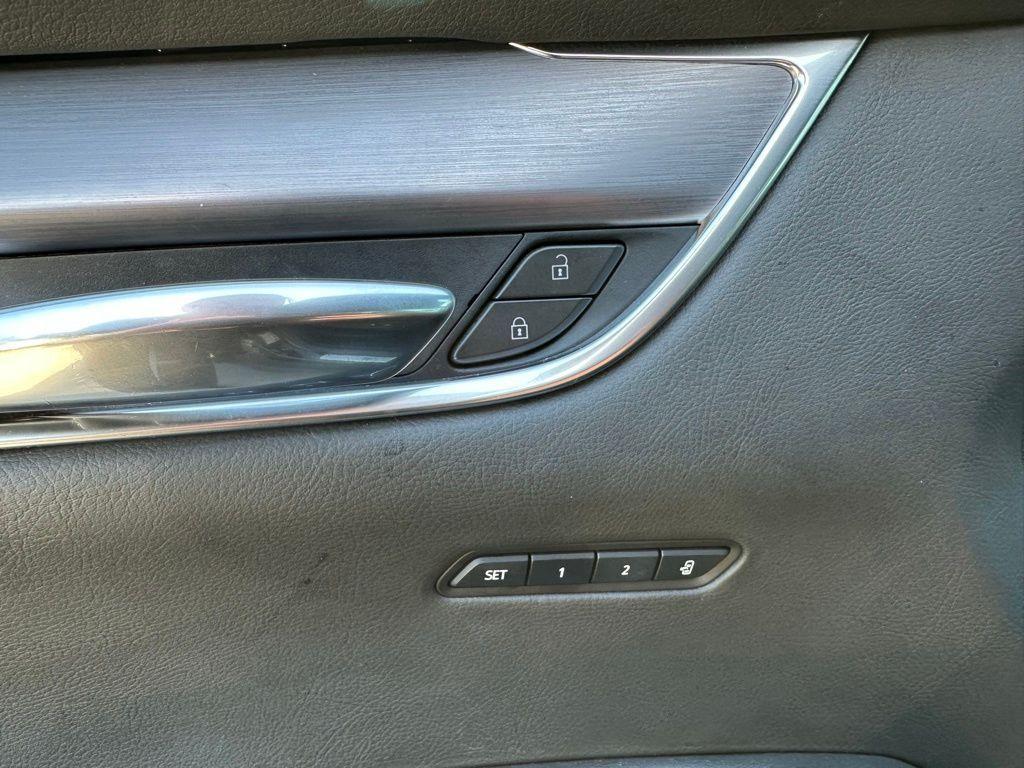 used 2024 Cadillac XT6 car, priced at $34,995