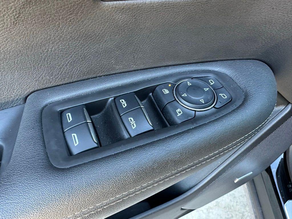 used 2024 Cadillac XT6 car, priced at $34,995