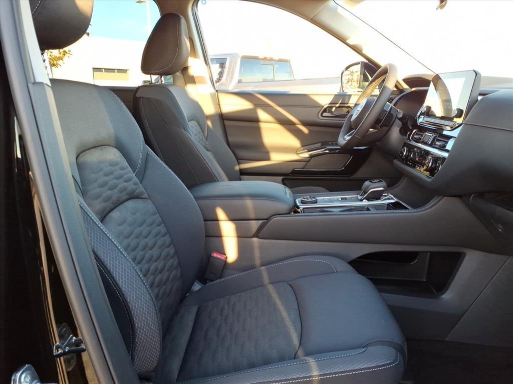 new 2025 Nissan Pathfinder car, priced at $39,180