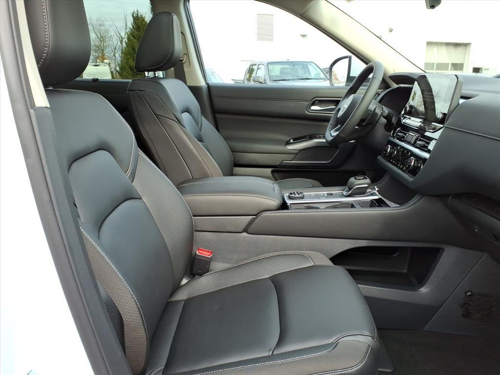 new 2025 Nissan Pathfinder car, priced at $45,143