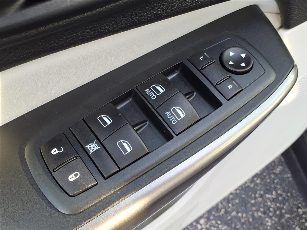 used 2021 Jeep Cherokee car, priced at $21,965