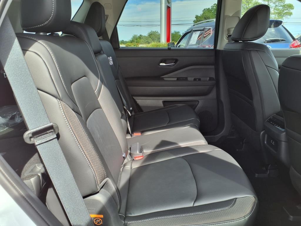 new 2025 Nissan Pathfinder car, priced at $43,391