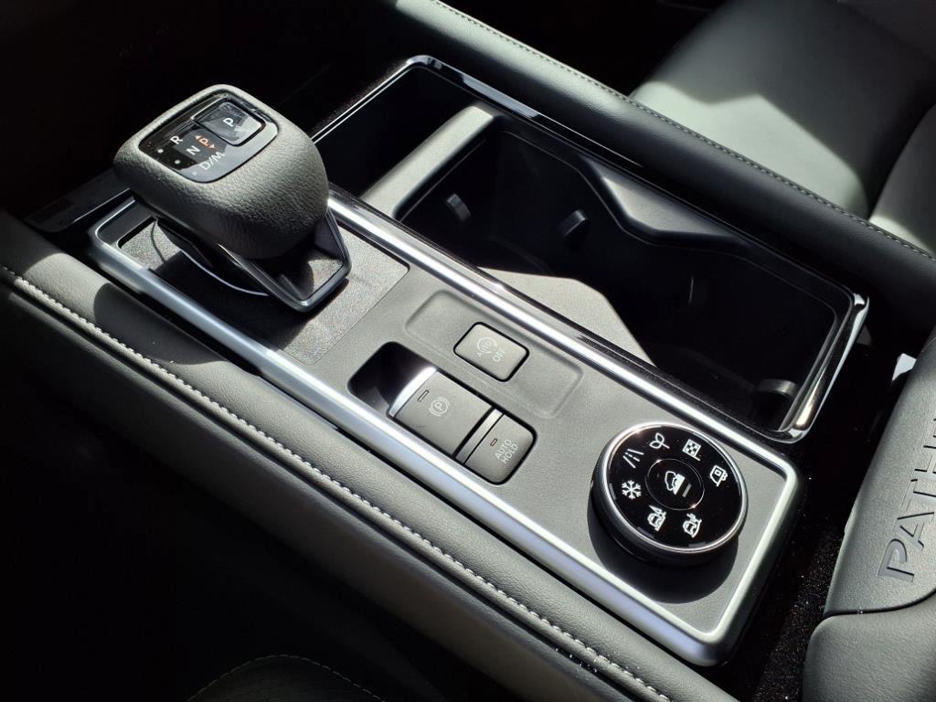 new 2025 Nissan Pathfinder car, priced at $43,391