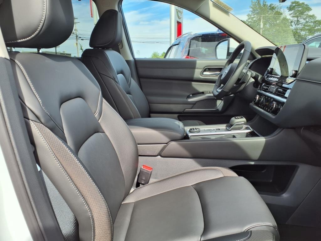 new 2025 Nissan Pathfinder car, priced at $43,391