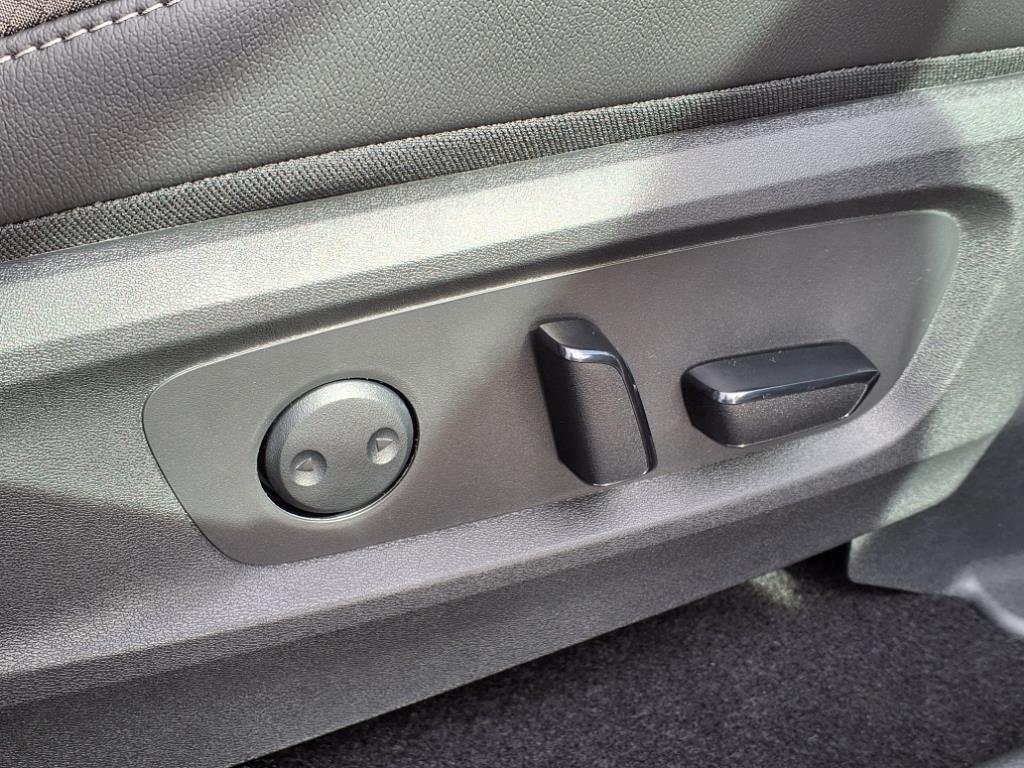 new 2025 Nissan Pathfinder car, priced at $43,391
