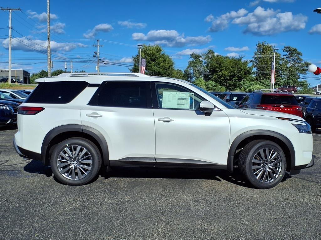 new 2025 Nissan Pathfinder car, priced at $45,984