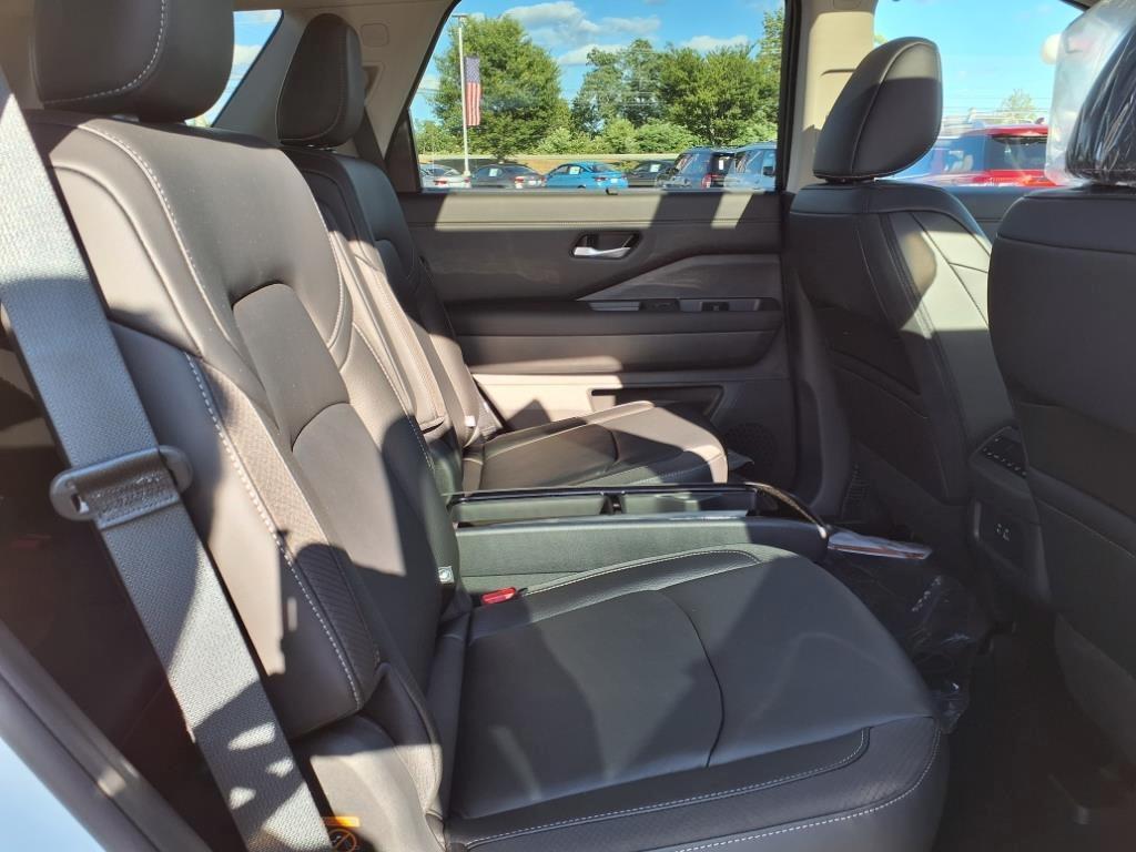 new 2025 Nissan Pathfinder car, priced at $45,984