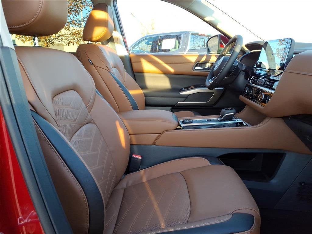 new 2025 Nissan Pathfinder car, priced at $48,031