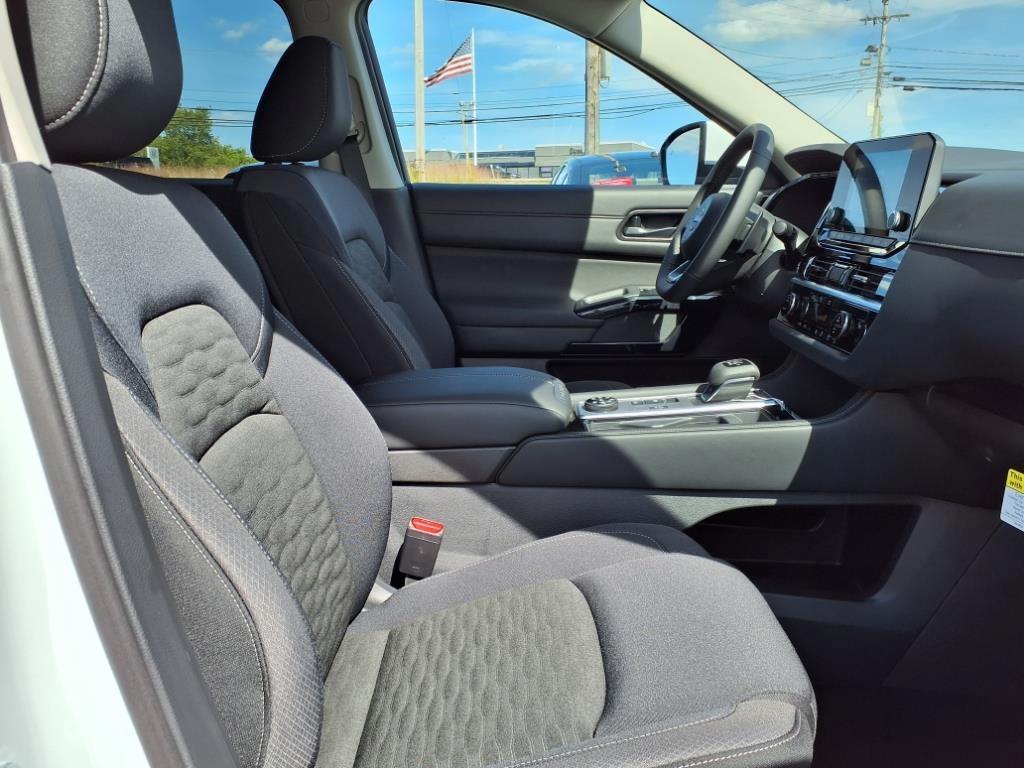 new 2025 Nissan Pathfinder car, priced at $40,871